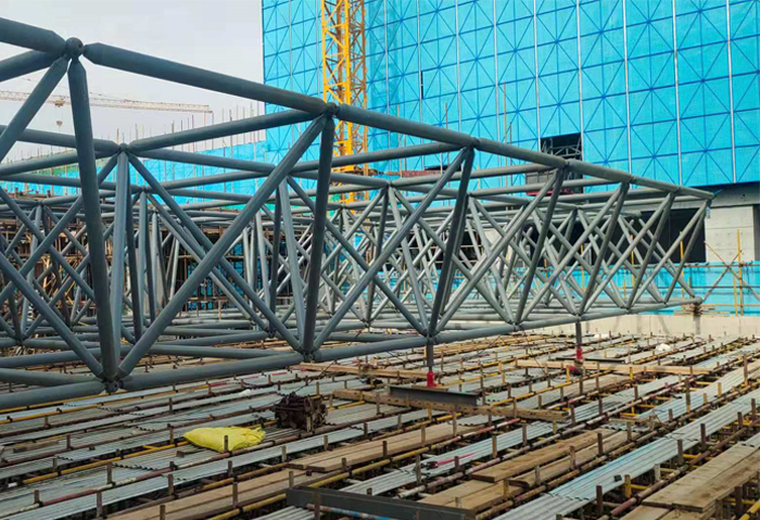 喀什高铁东总部基地2号楼网架